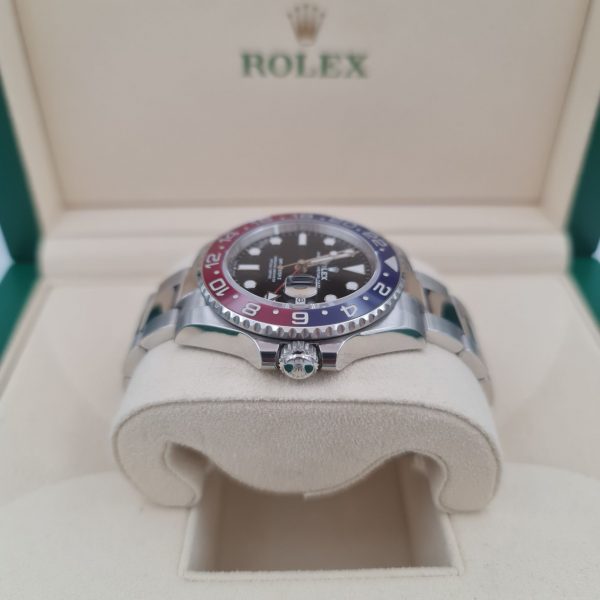 Rolex GMT Master II - Oyster Perpetual - Pepsi Side profile